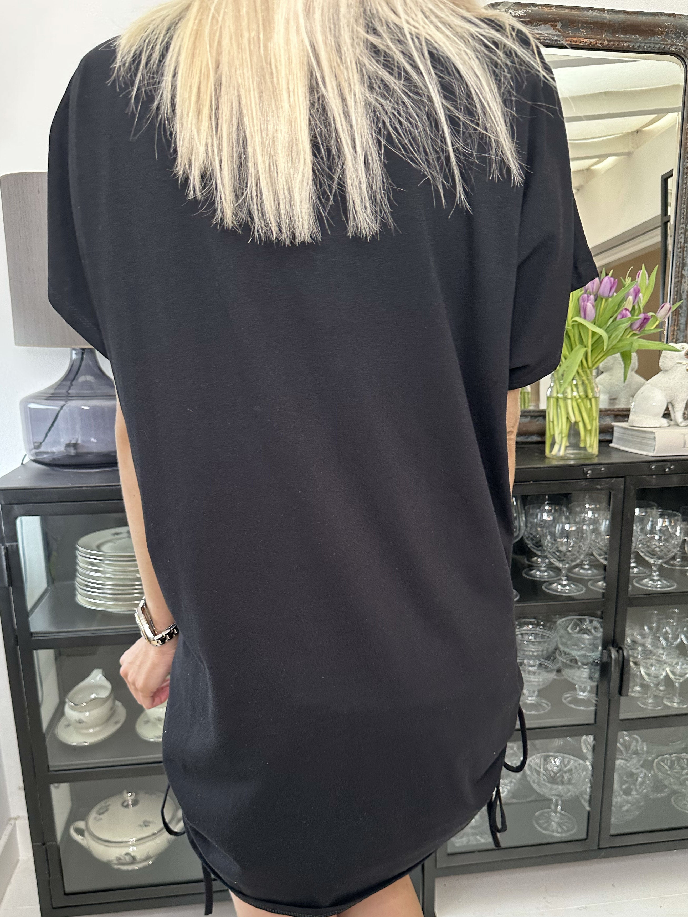 Linnea - T-shirt klänning med text och spets